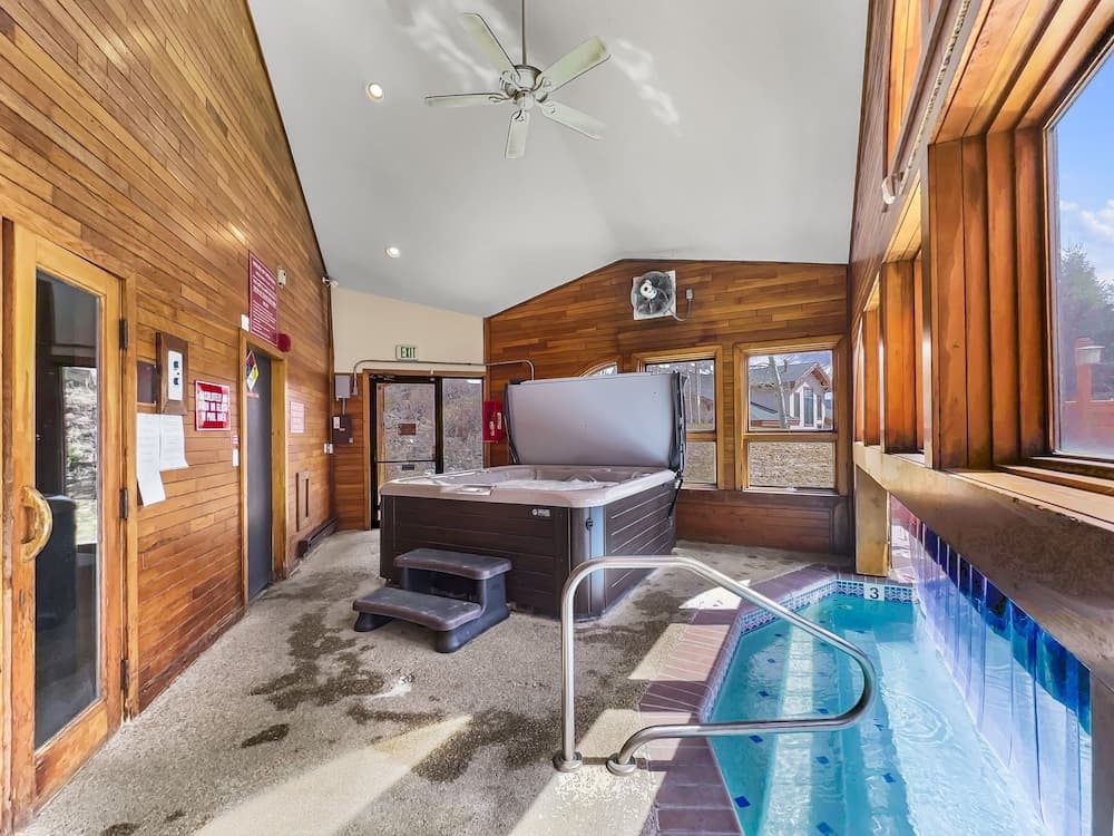 Indoor spa tub