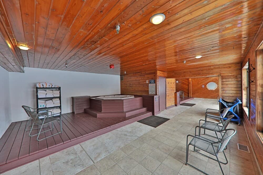Indoor spa tub