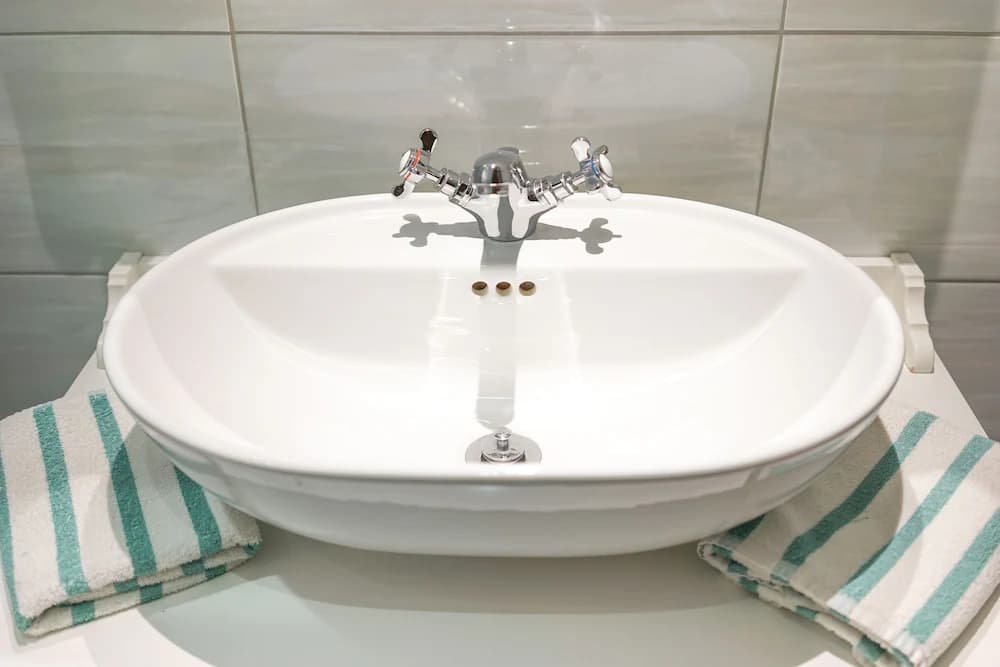 Bathroom sink