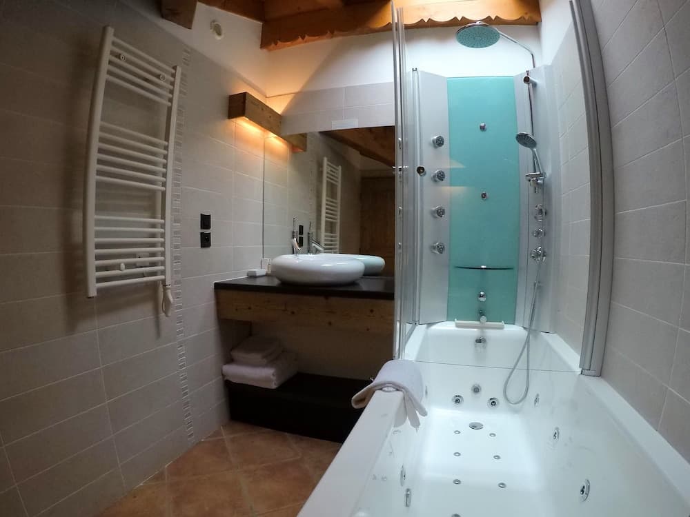 Jetted tub