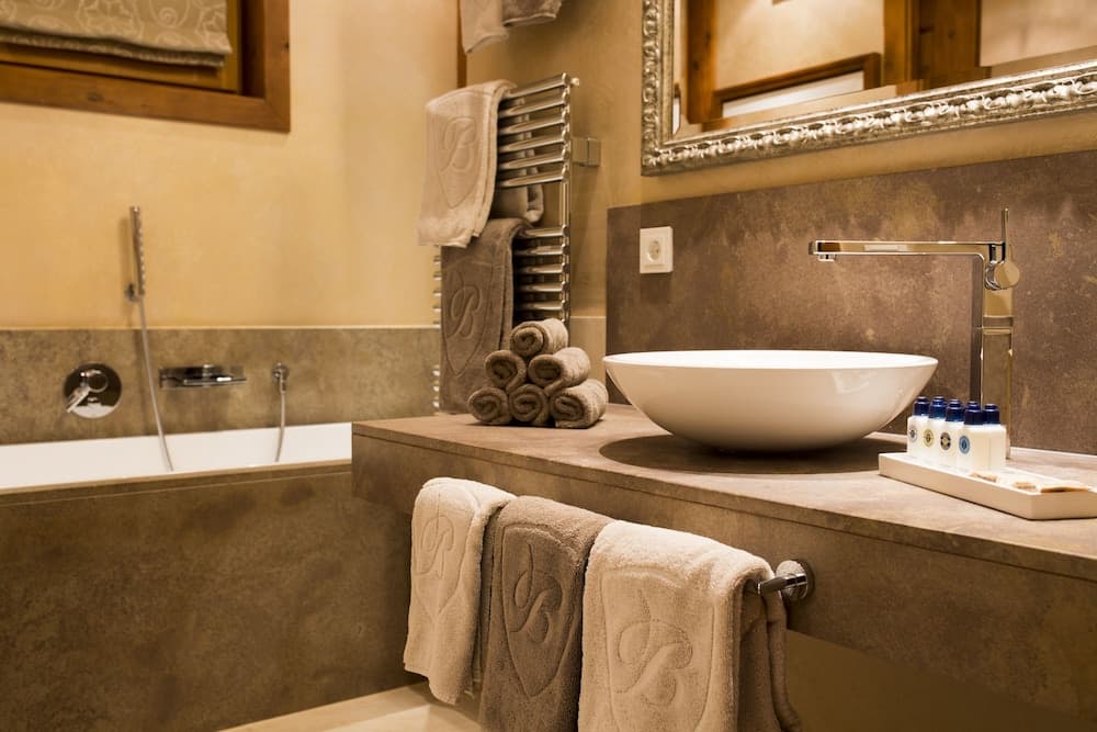 Bathroom sink