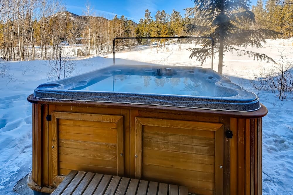 Private spa tub