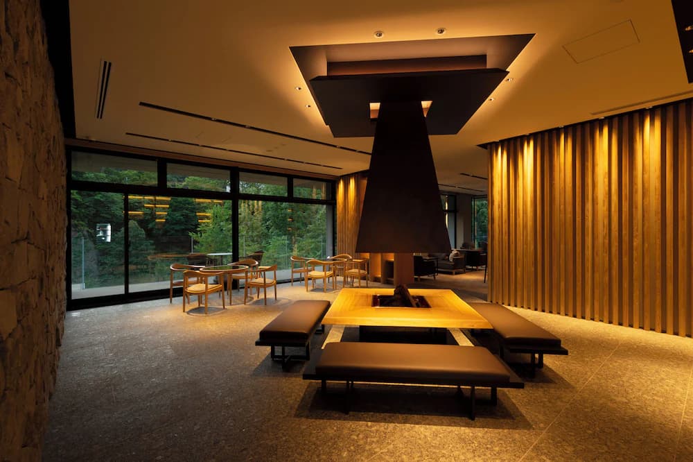 Lobby lounge
