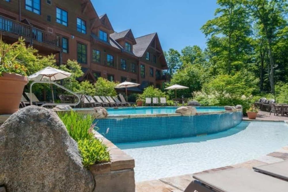 Pool waterfall