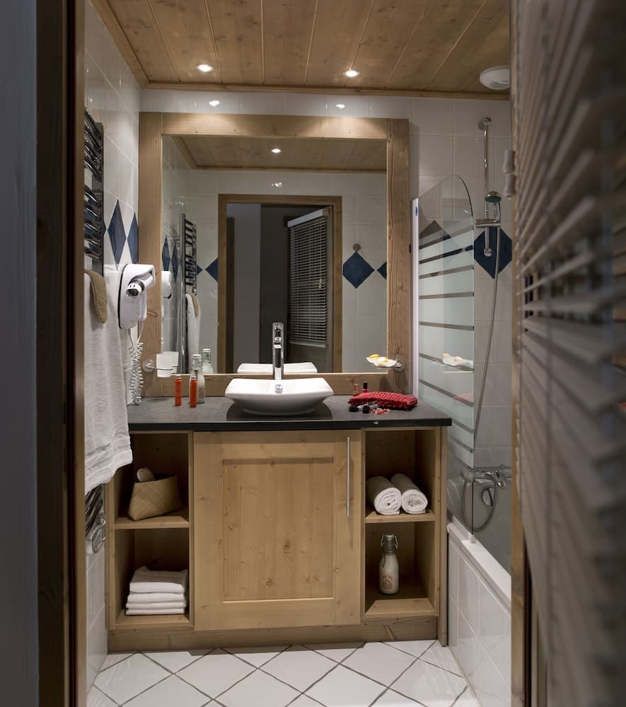 Bathroom sink