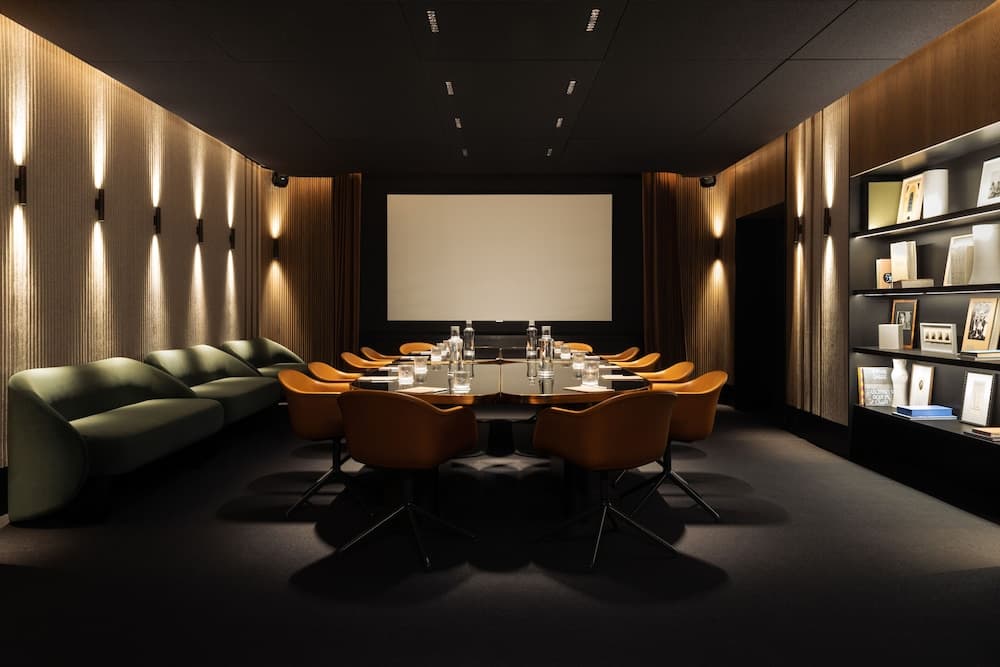 Meeting facility