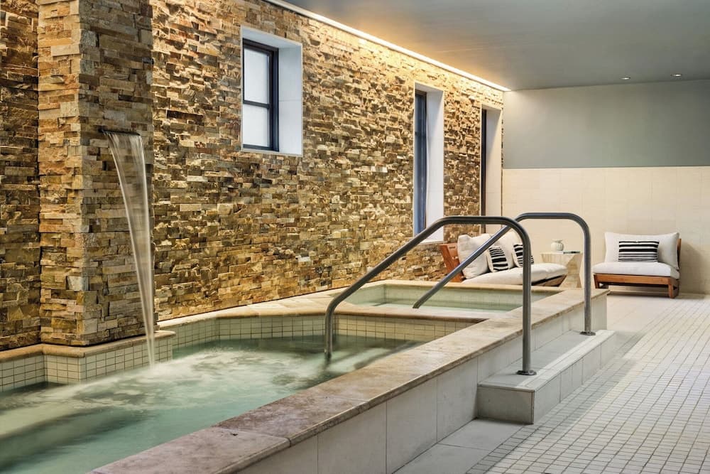 Indoor spa tub