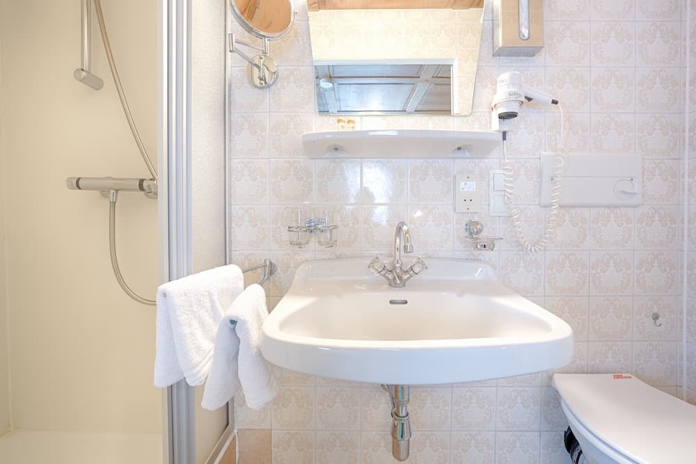 Bathroom amenities