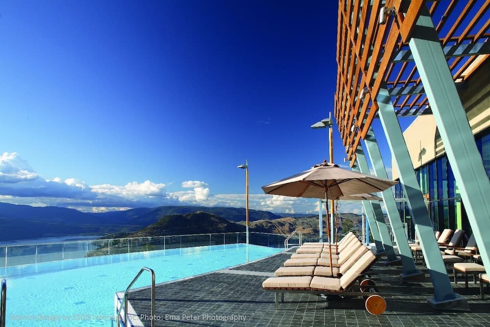 Infinity pool