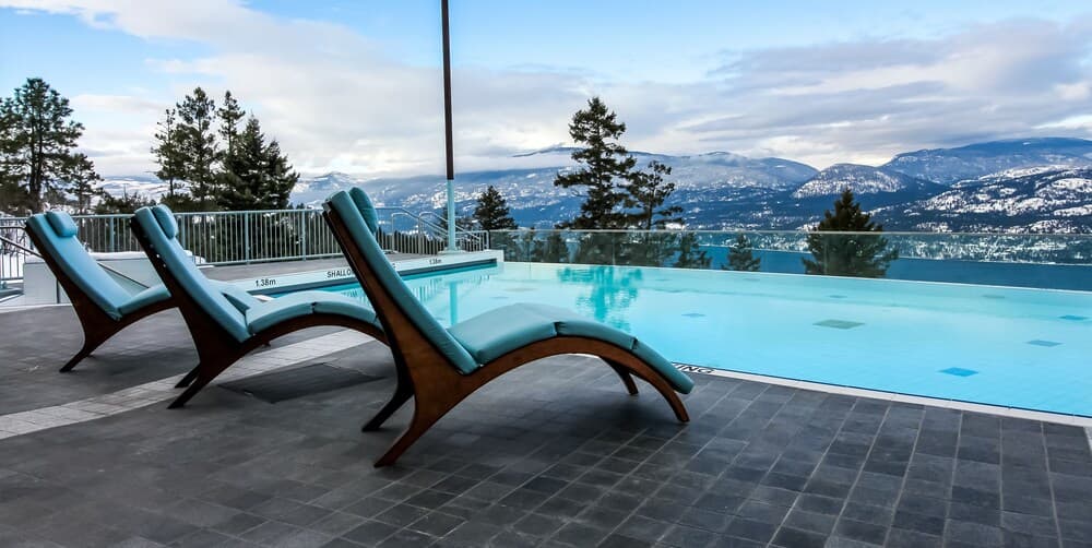 Infinity pool