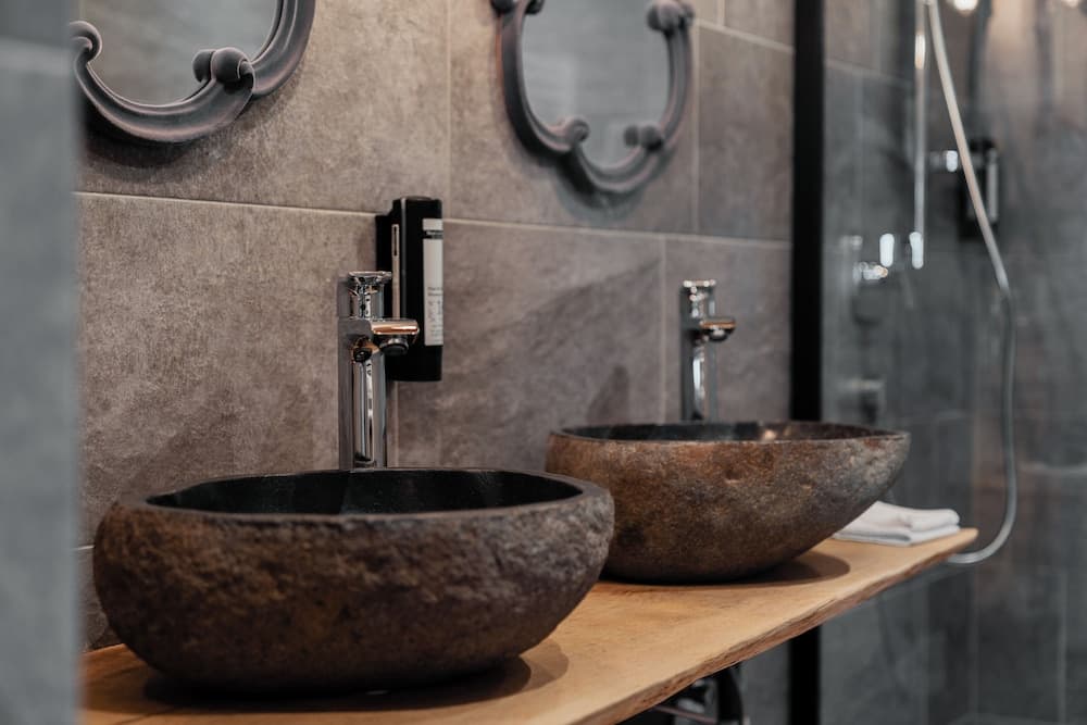 Bathroom sink