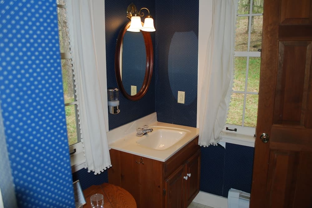 Bathroom sink