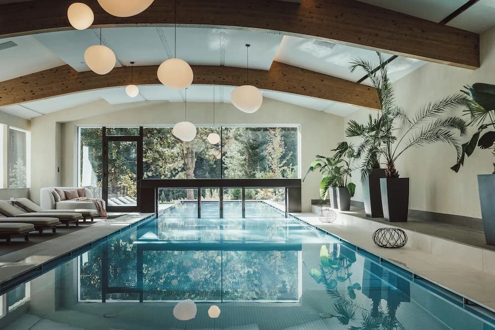 Indoor/outdoor pool