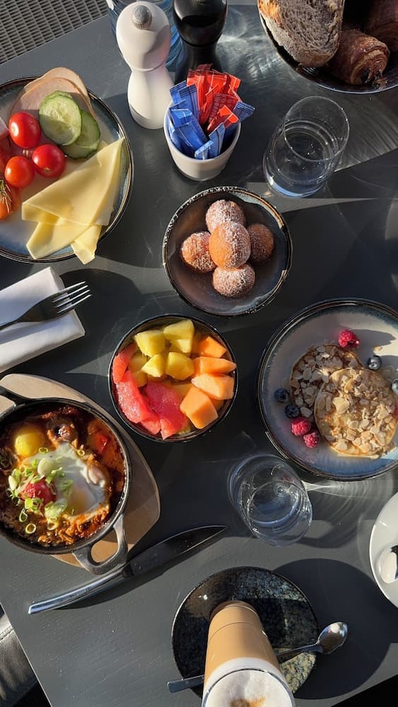 Breakfast buffet