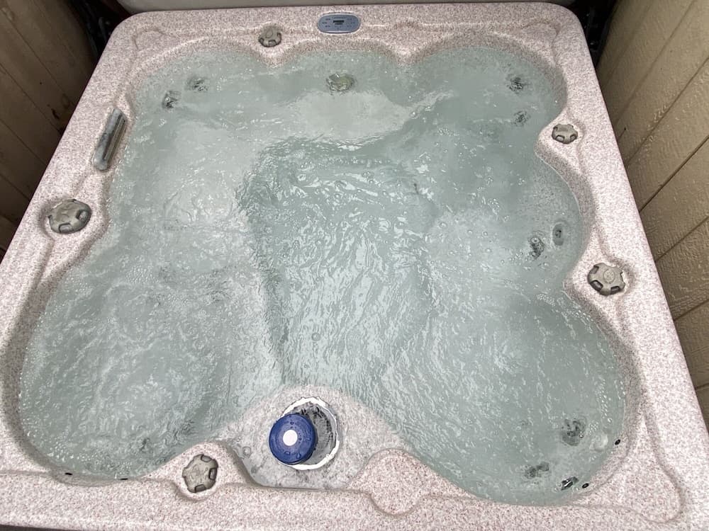 Indoor spa tub