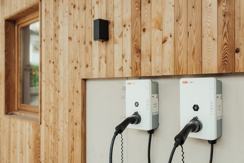 Electric vehicle charging station