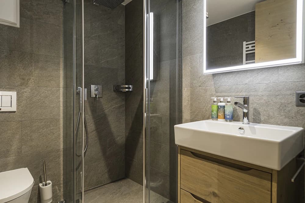 Bathroom shower
