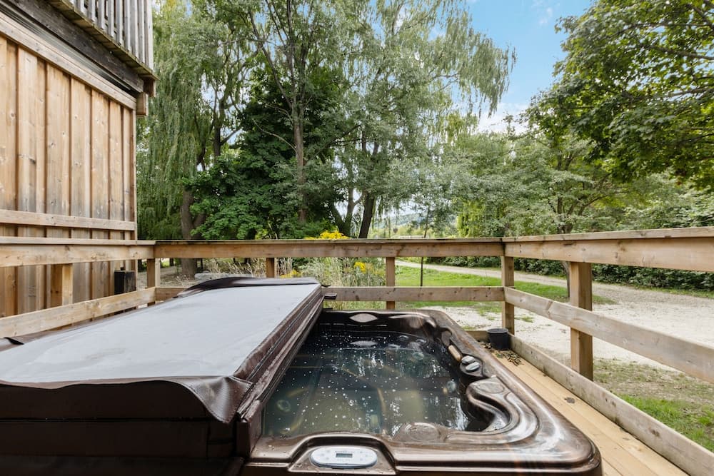 Private spa tub