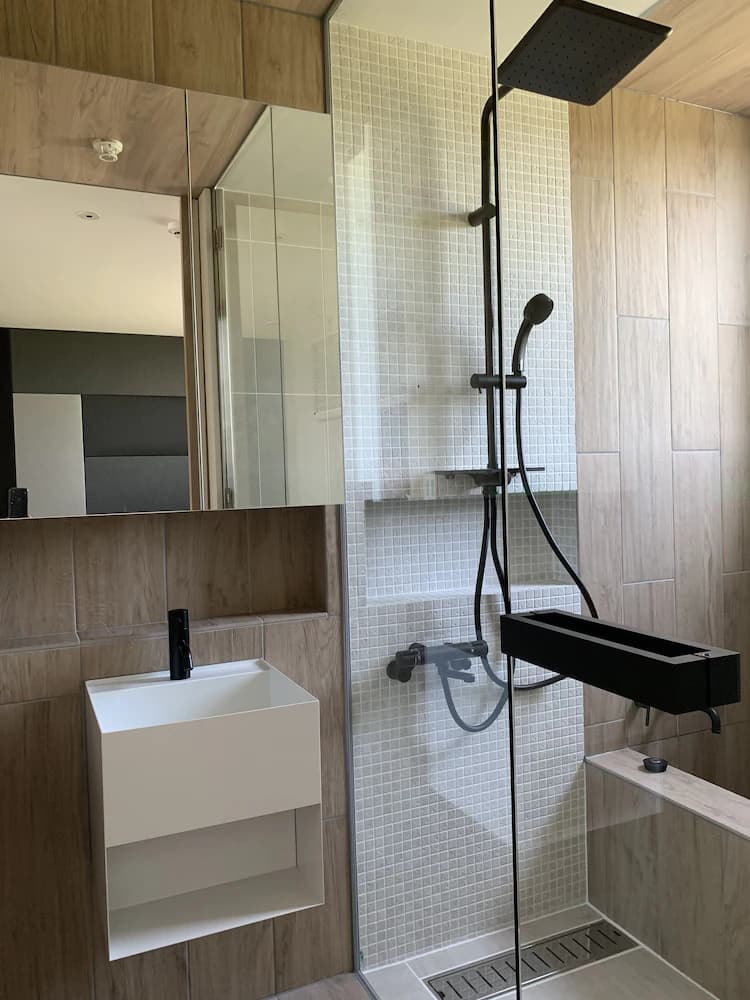 Bathroom shower