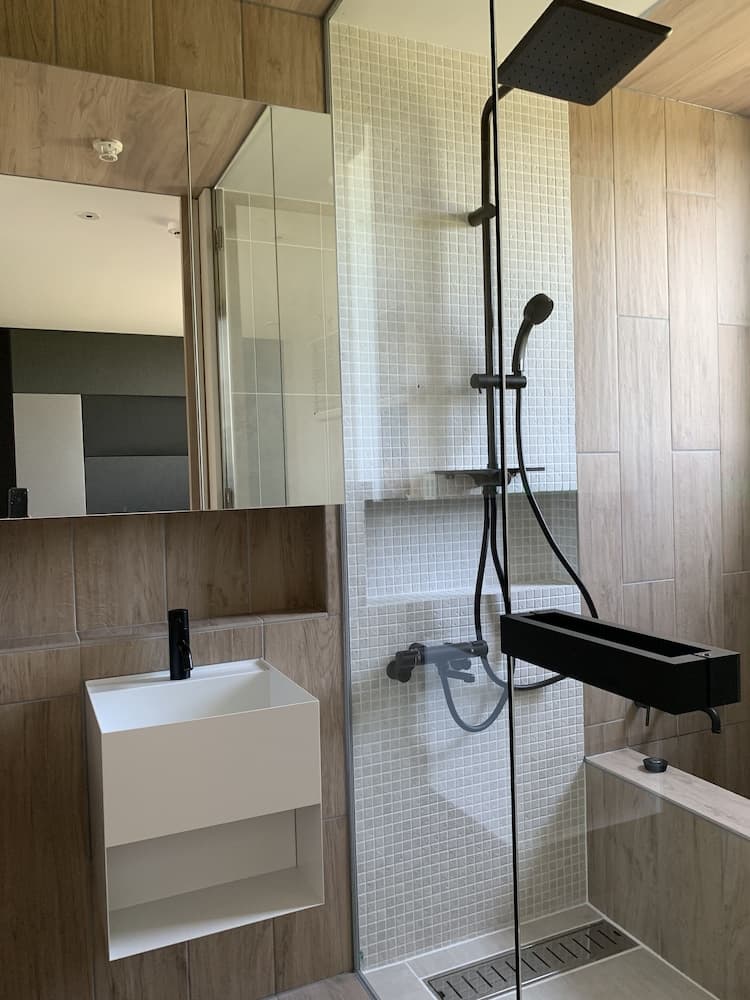 Bathroom shower