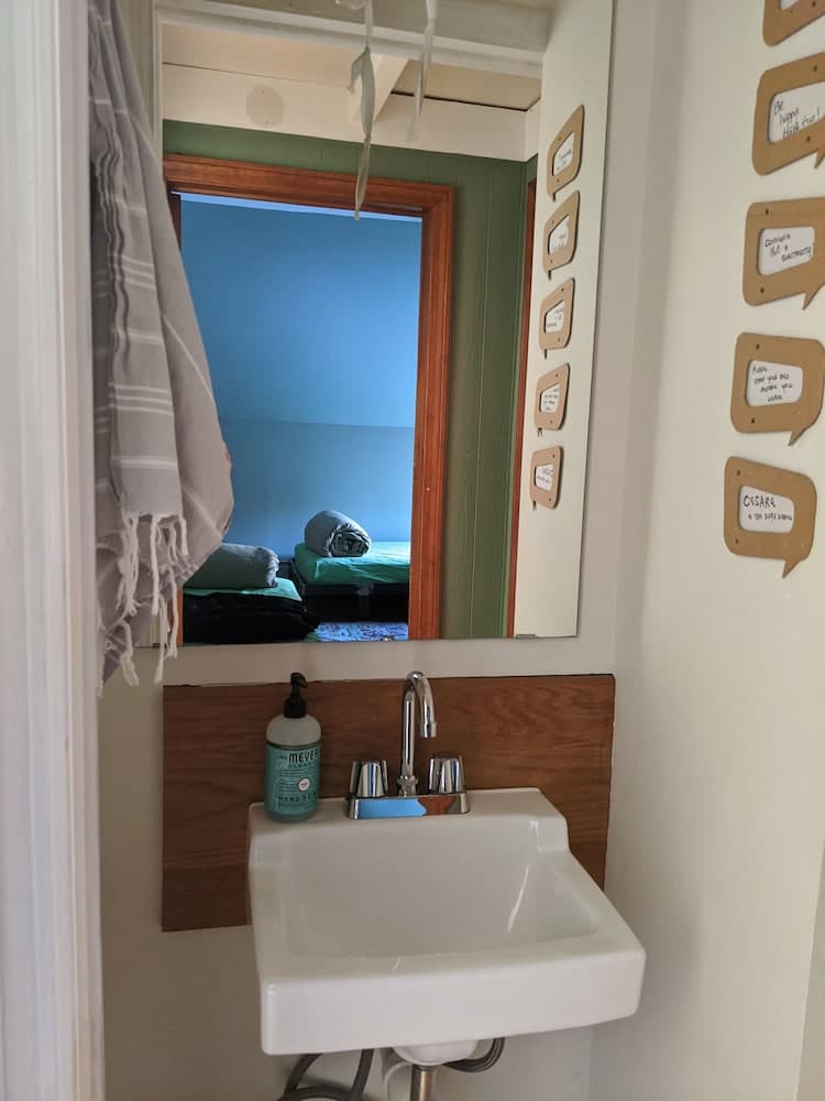 Bathroom sink