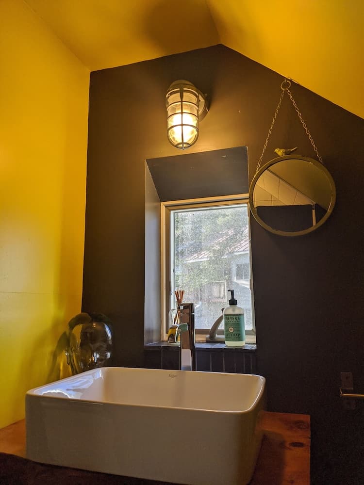 Bathroom sink
