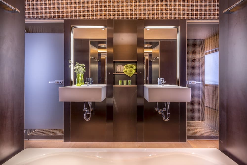 Bathroom sink