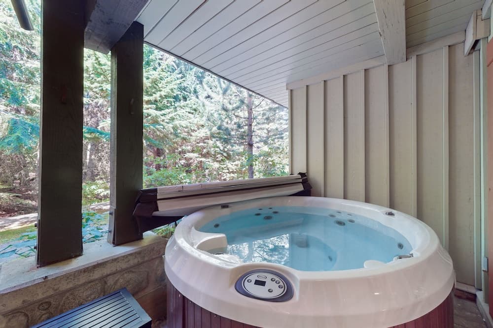 Private spa tub