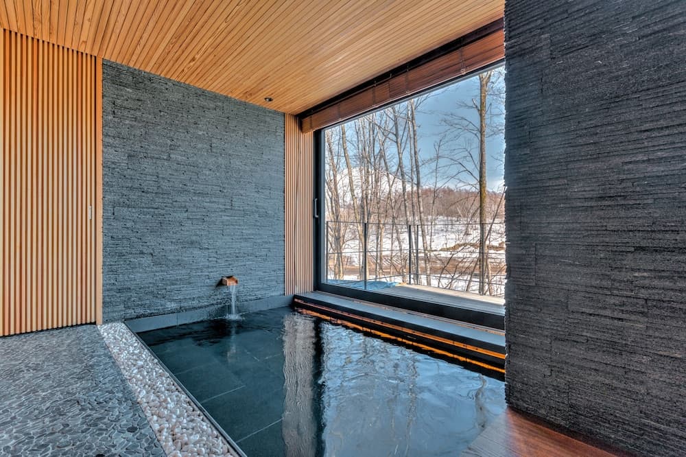 Deep soaking bathtub