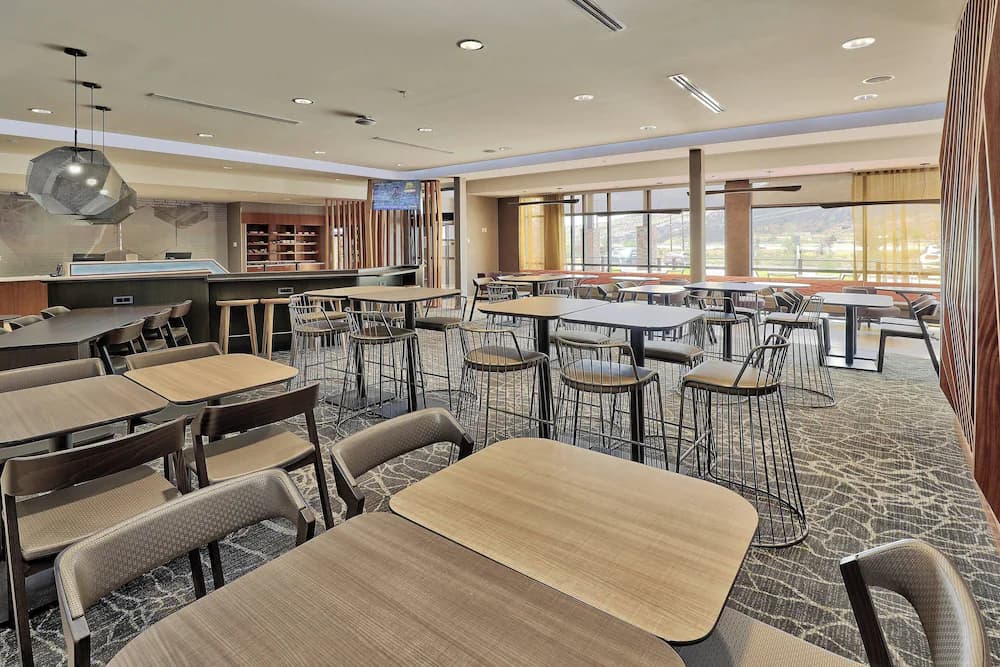Lobby lounge