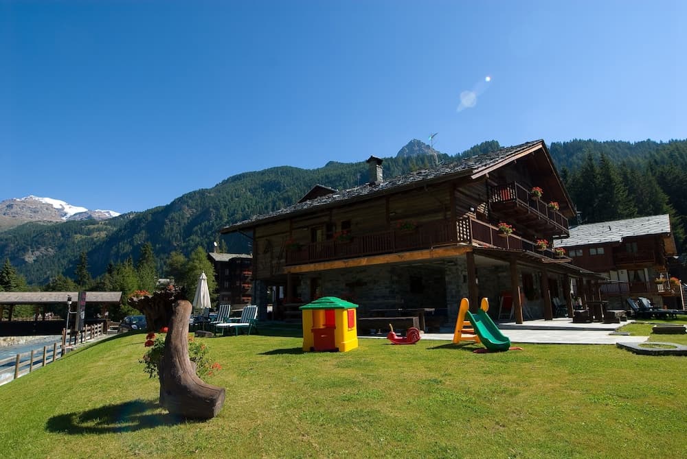Children's play area - outdoor
