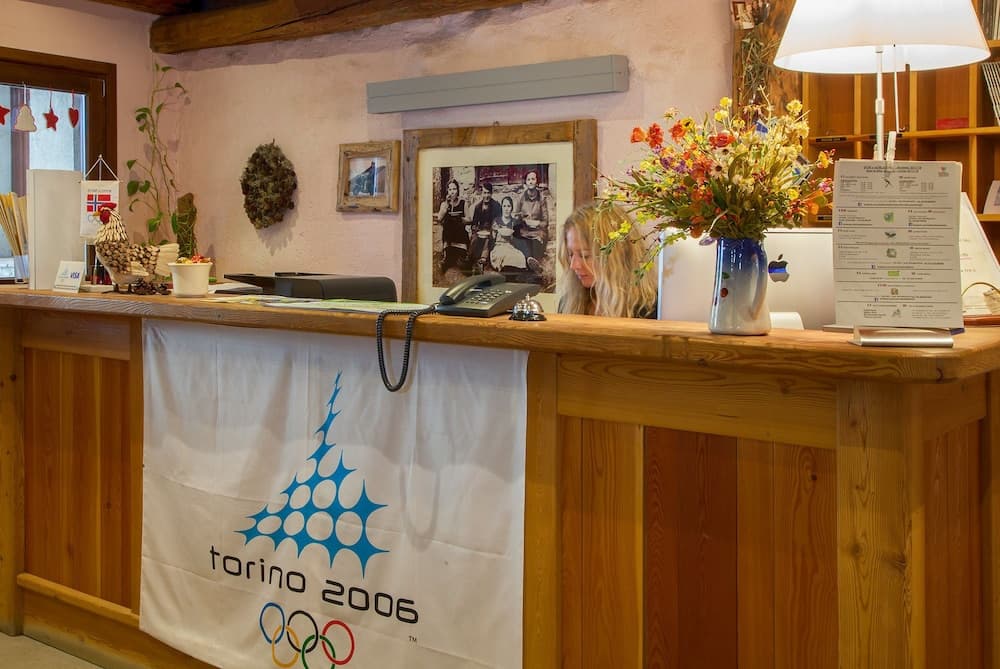 Check-in/check-out kiosk