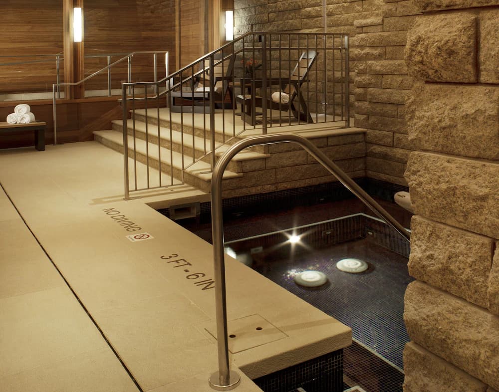 Indoor spa tub