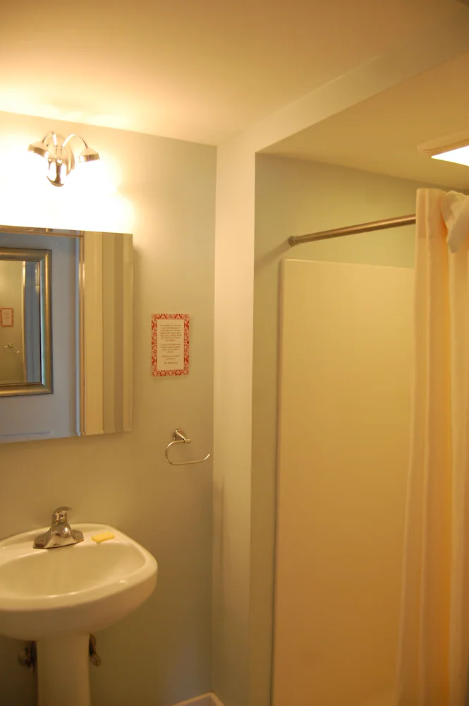 Bathroom sink