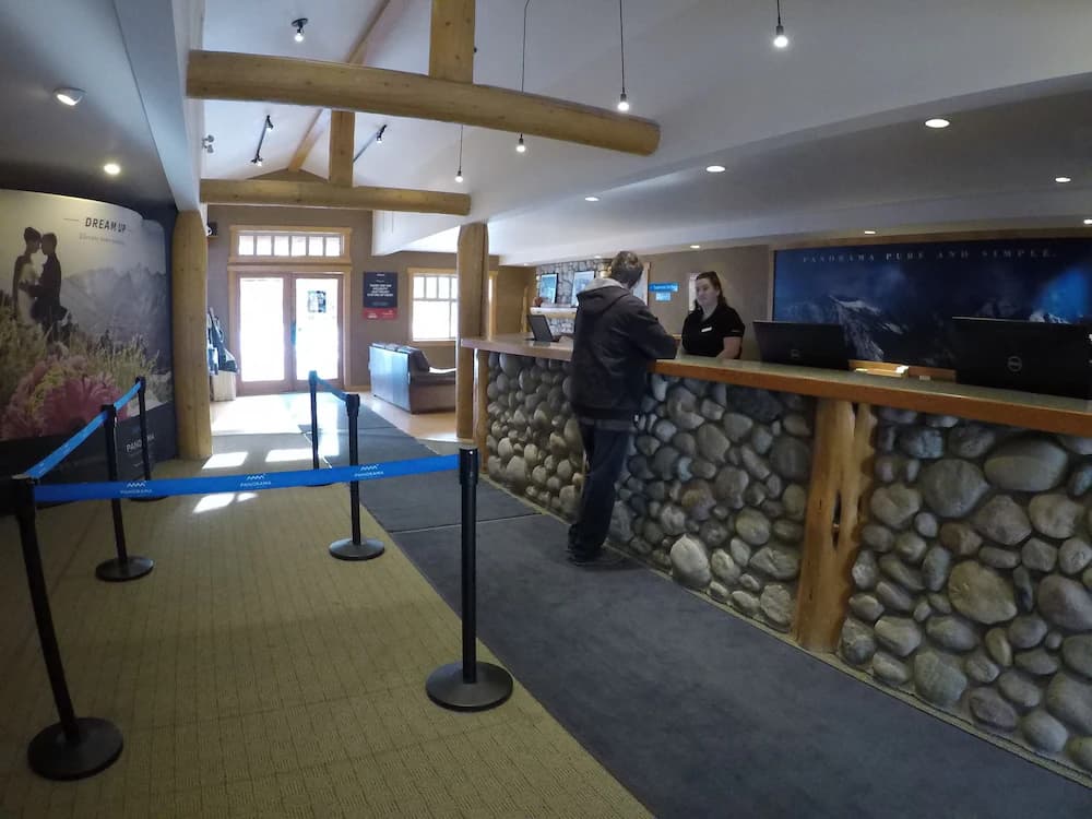 Check-in/check-out kiosk