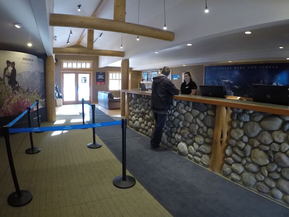 Check-in/check-out kiosk
