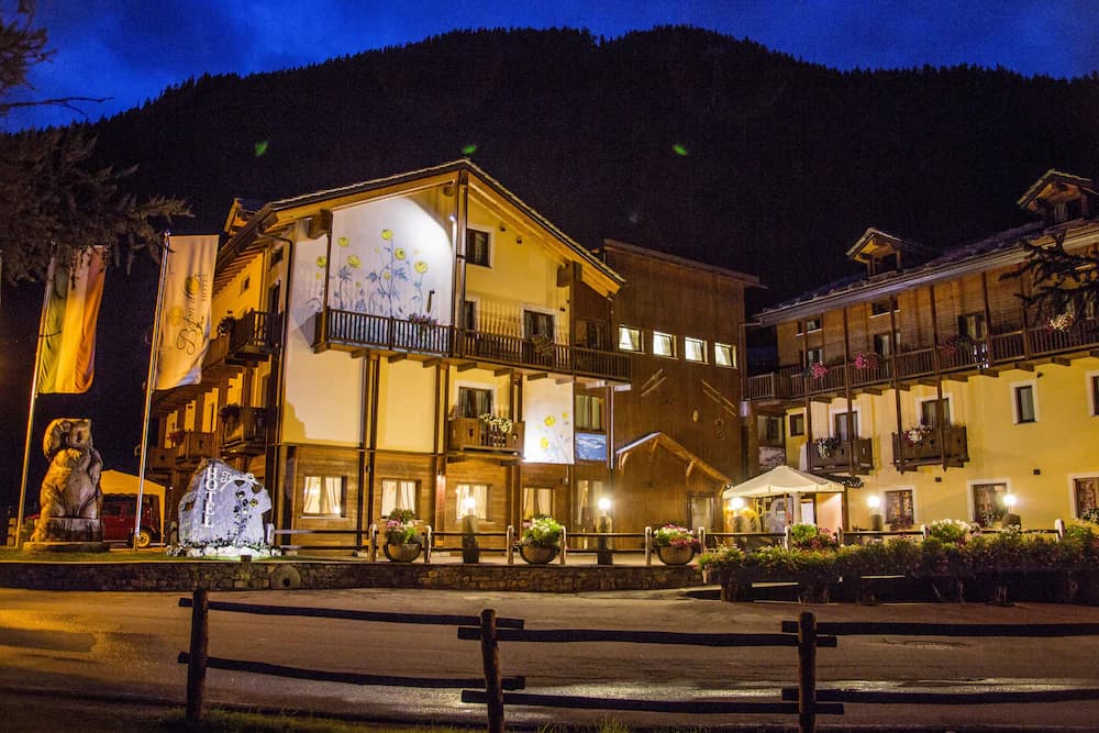 Front of property - evening/night