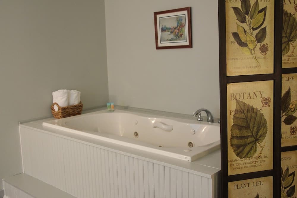 Jetted tub