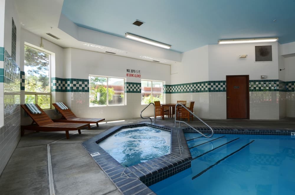 Indoor/outdoor pool