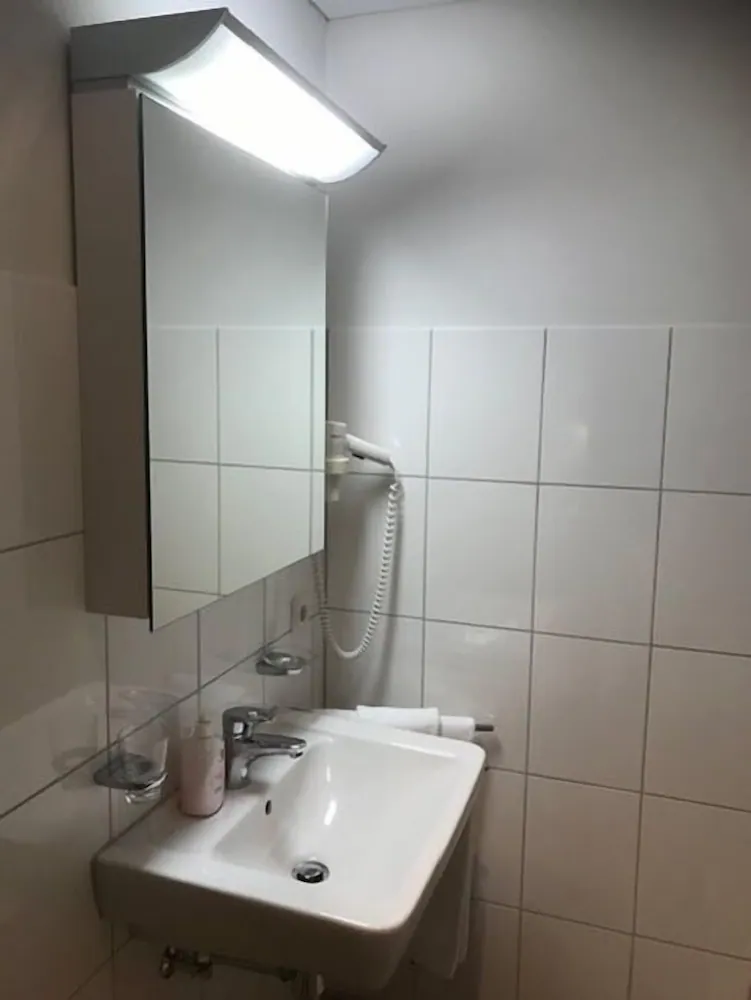 Bathroom sink