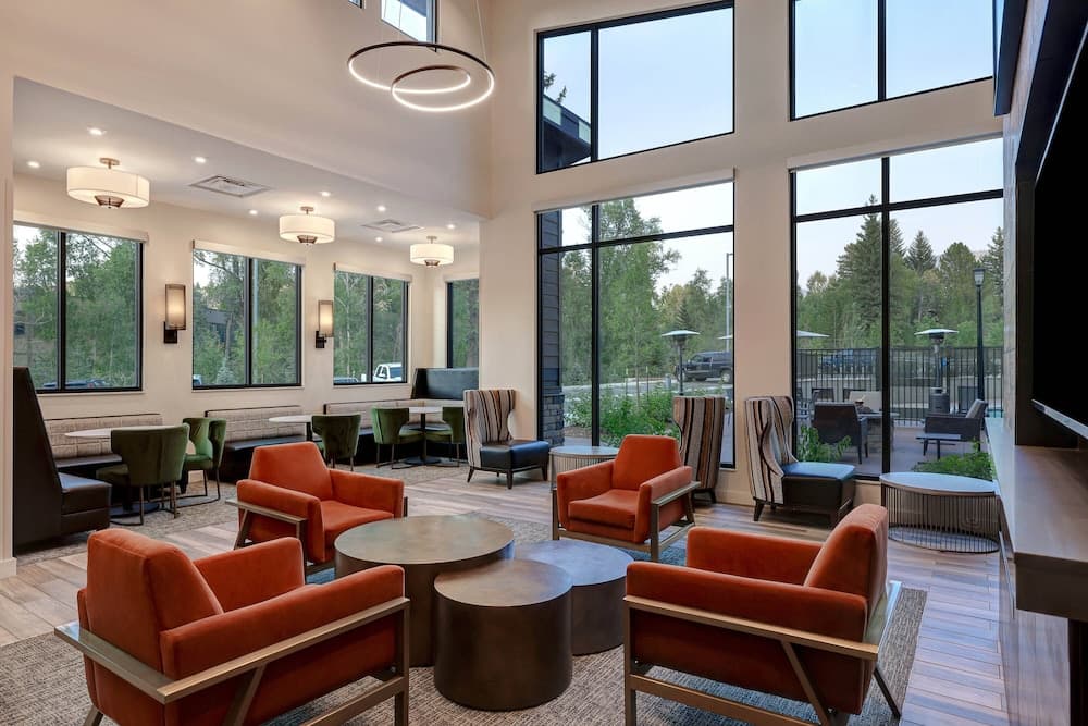 Lobby lounge