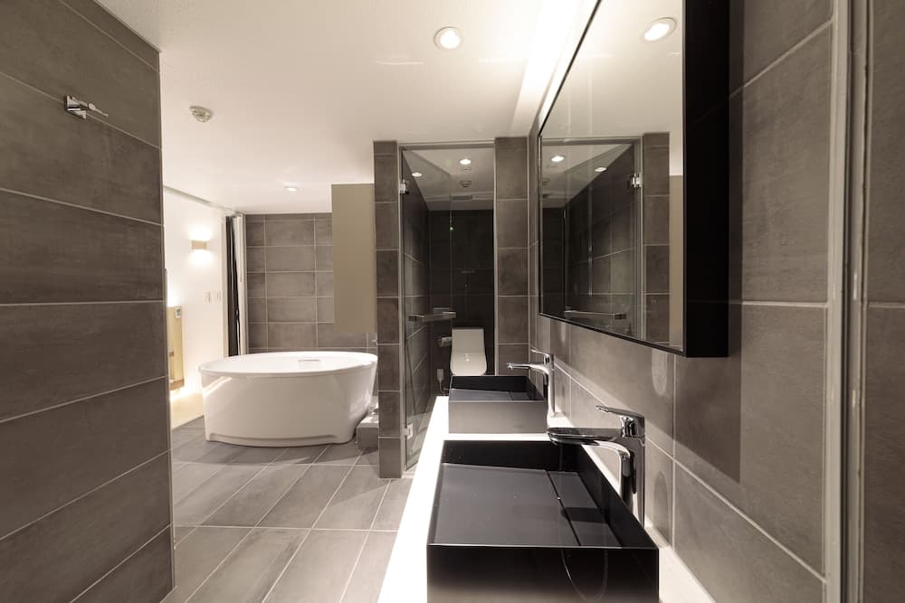 Bathroom amenities