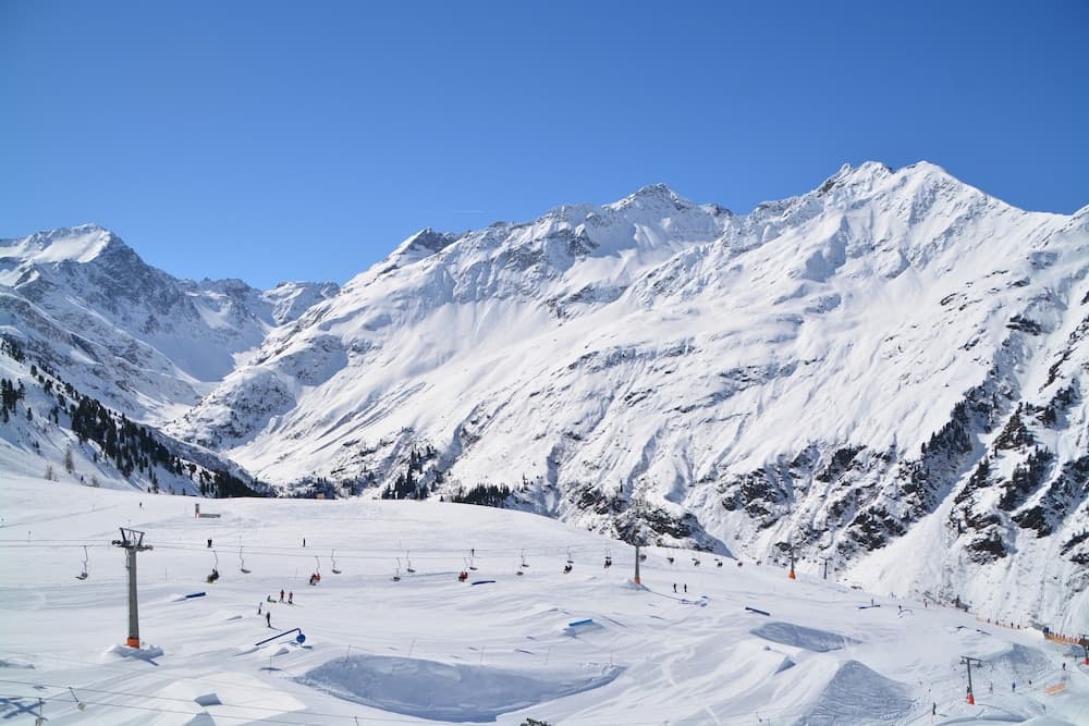 Snow and ski sports