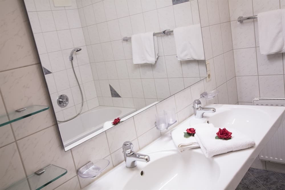 Bathroom sink