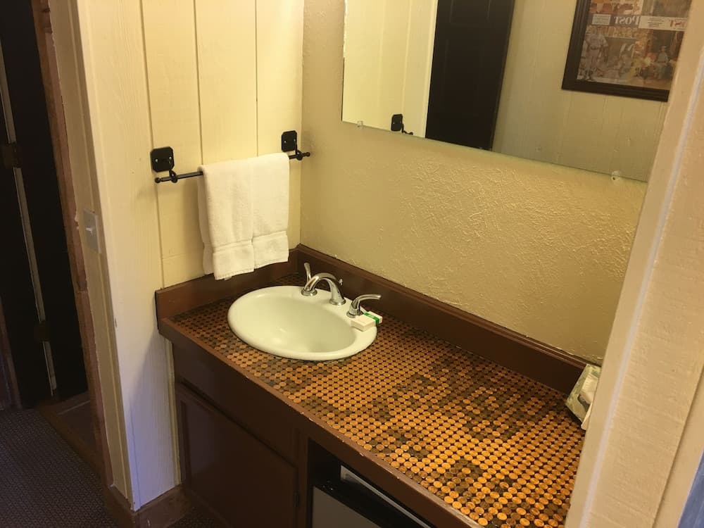 Bathroom sink