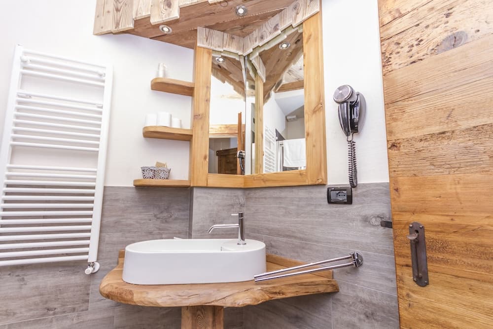 Bathroom sink