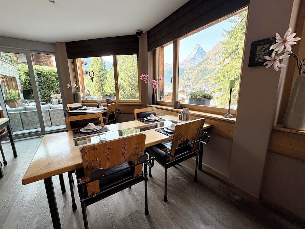 Breakfast area