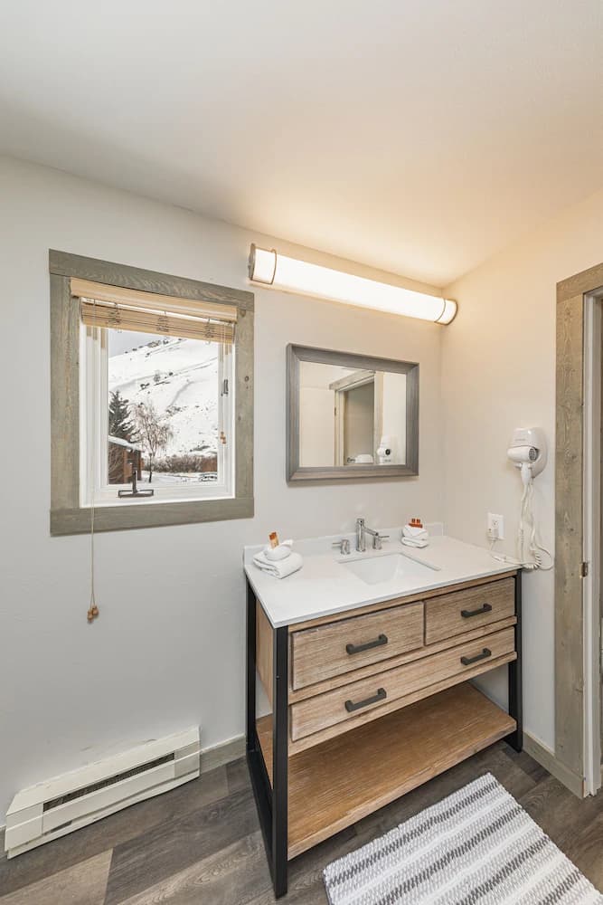 Bathroom sink