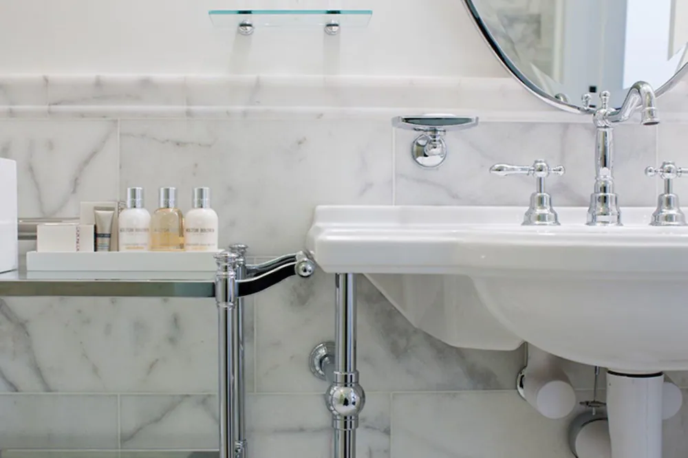 Bathroom sink