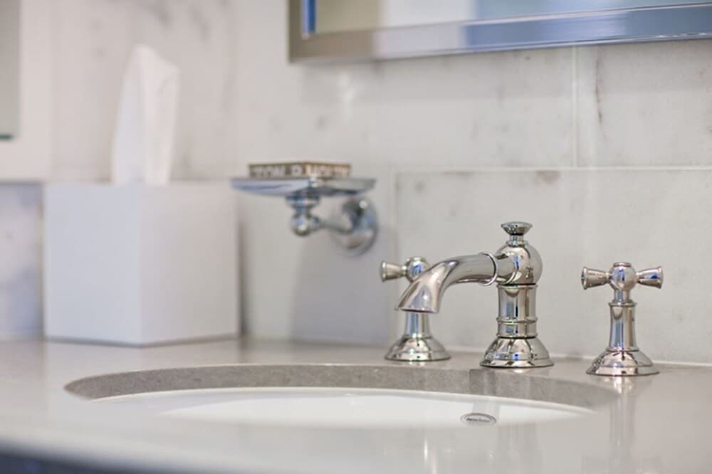 Bathroom sink